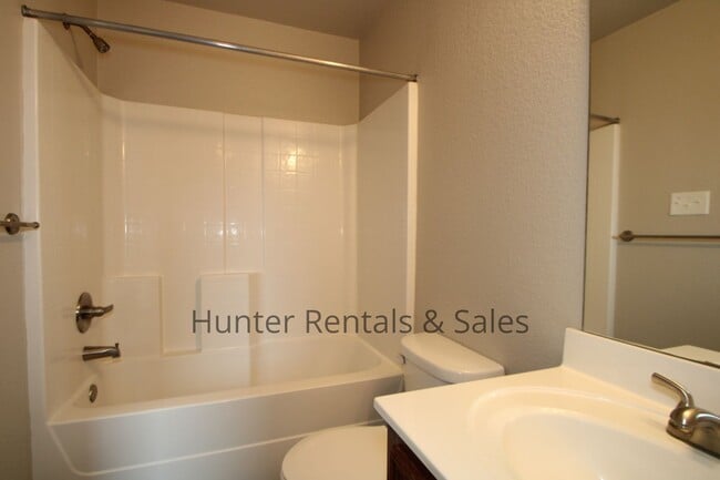 Building Photo - Luxury Duplex Close to Texas A&M-Central T...