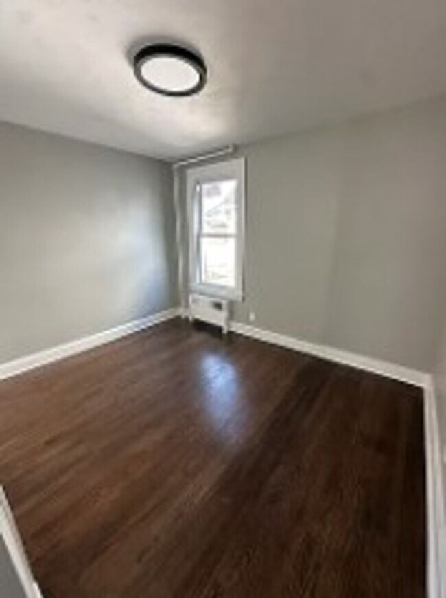 Building Photo - 177 Hart St