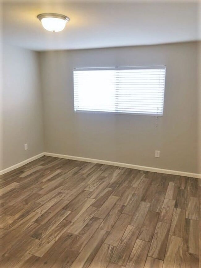 Building Photo - Remodeled 2 bedroom / 2 Full Bath