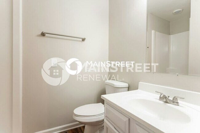 Building Photo - 3 Bedroom Pet-Friendly Home in HENDERSONVILLE, TN with Main Street Renewal