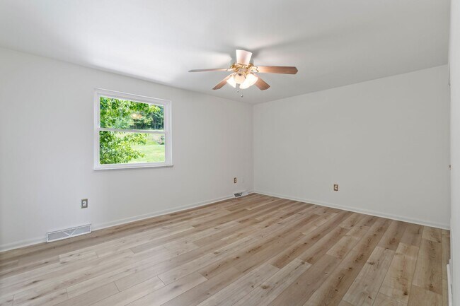 Building Photo - AVAILABLE NOW! Check out this BEATIFULLY RENOVATED 2-bedroom townhome in North Versailles!