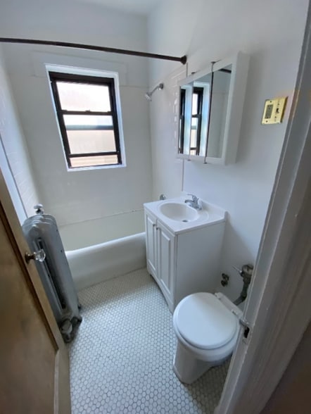 Building Photo - 4519 N Paulina St