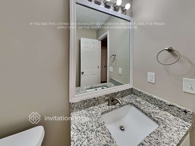 Building Photo - 495 Mountainview Dr