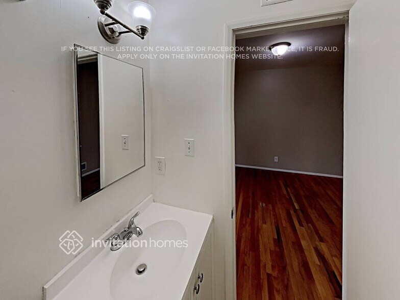 Building Photo - 15042 Romar St