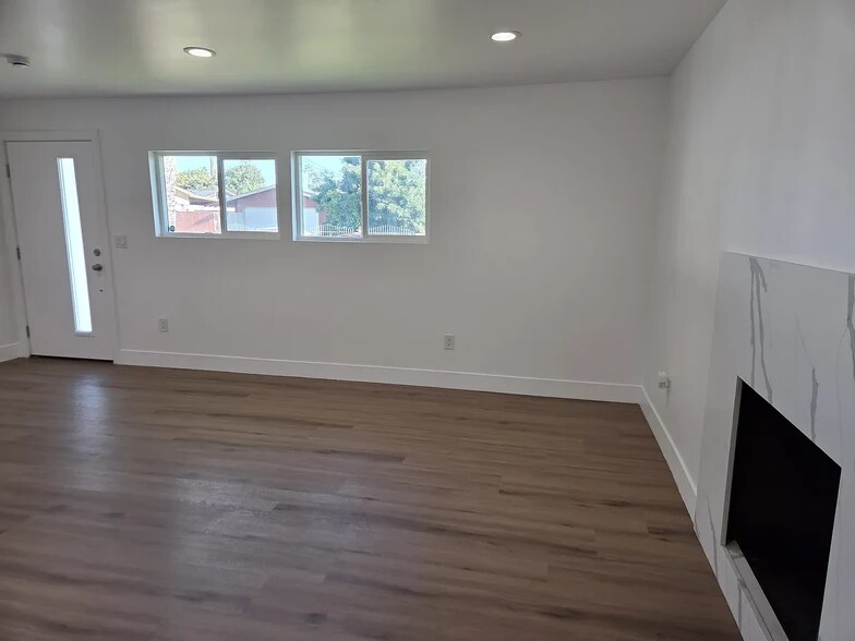 Building Photo - 1117 Meeker Ave