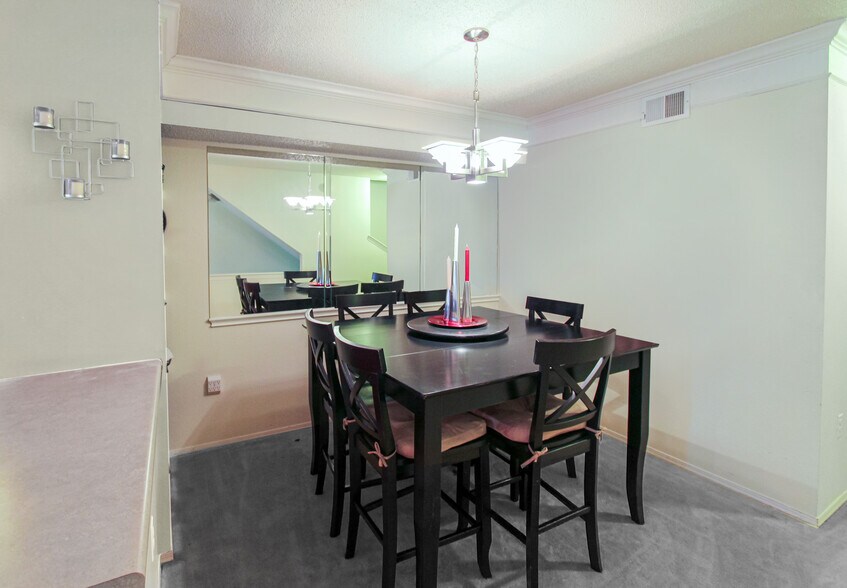 Dining room - 1942 Oxford Ln