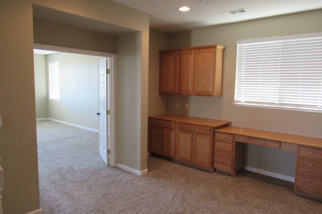 Building Photo - Beautiful Deer Ridge 4 Bed, 3 Bath Brentwood Home