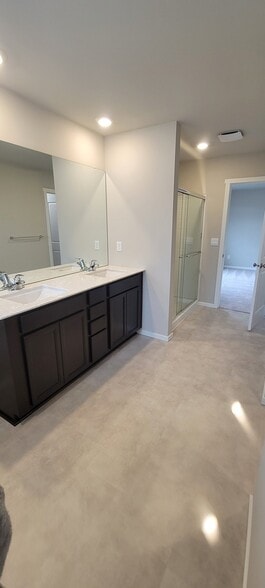 Building Photo - 1152 SW Pendleton Way