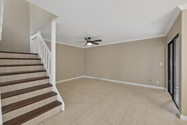 Building Photo - 402 Lakewood Ct