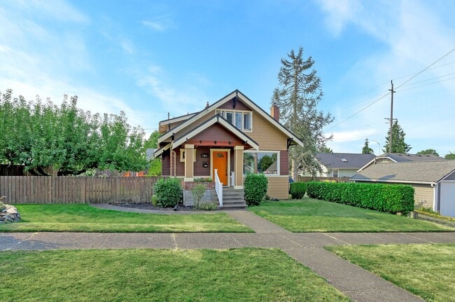 Building Photo - North End Tacoma Three Bed Craftsman