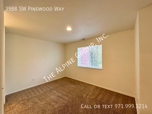 Building Photo - Townhome Style Duplex!