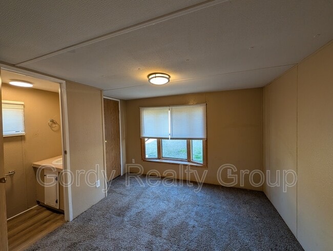 Building Photo - 3017 Camp Rd