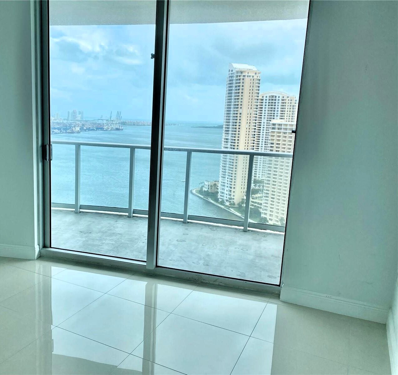 Building Photo - 300 S Biscayne Blvd
