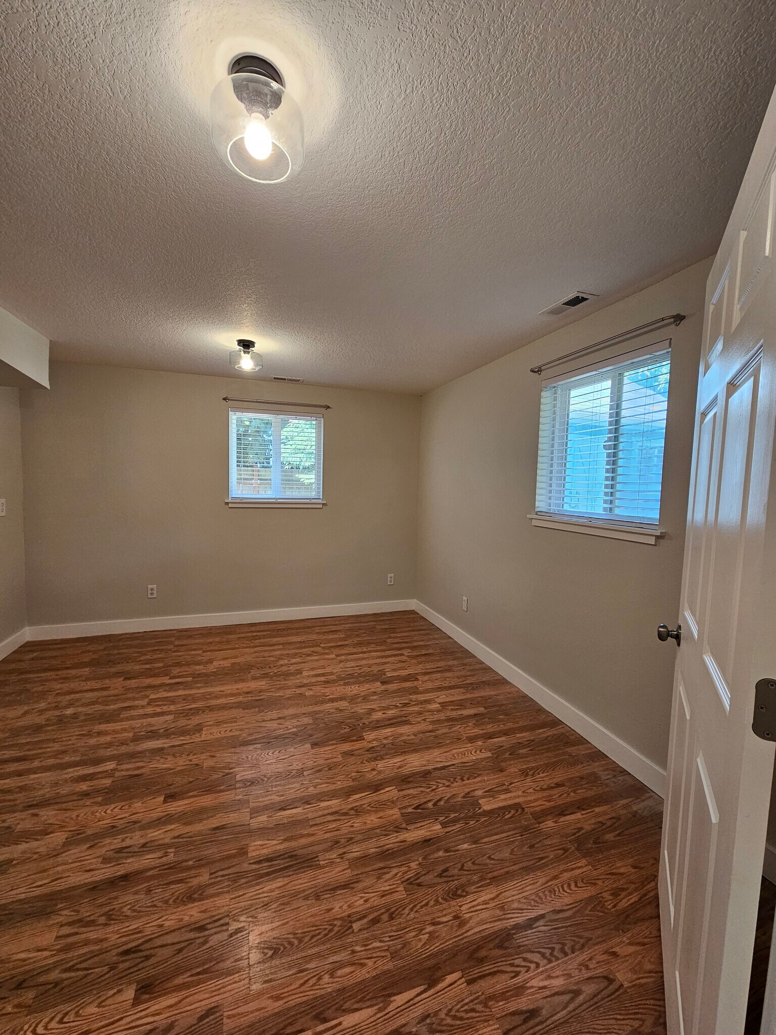 large main level bedroom - 13235 SE Oatfield Rd