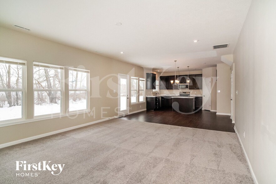 Building Photo - 645 Van Buren St