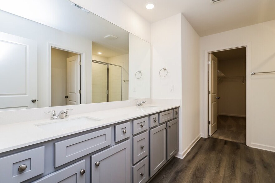 Building Photo - 221 Paisley Wy