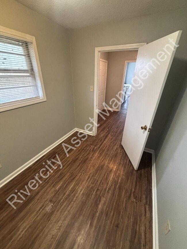 Building Photo - This Beautiful 4-Bed 2-Full Bath Home is Ready for Move In!!!! SECTION 8 WELCOMED