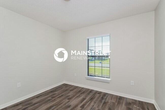 Building Photo - 3 Bedroom Pet-Friendly Home in Tavares, FL with Main Street Renewal