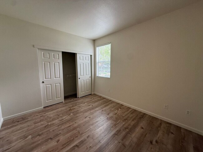 Building Photo - 2 bed | 2bath | 1039 SF | Private Garage & Assigned Parking | Downstairs unit |Owners pays for WS&G!