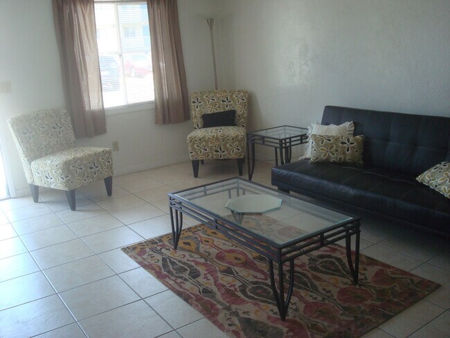 Livingroom - 415 N Halifax Ave