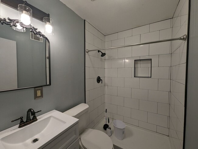 Building Photo - 4 Bedroom/2 Bathroom Home in Batesville