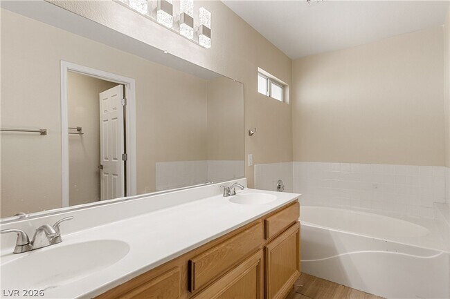 Building Photo - 110 La Suena Ct