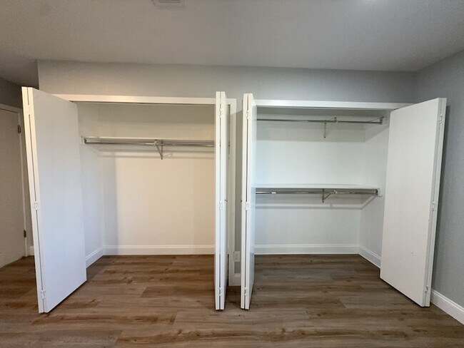 Building Photo - 8917 Vernon Dr