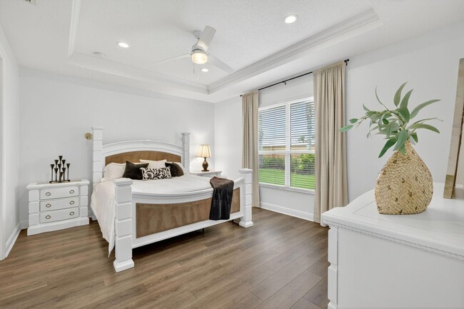 Building Photo - 9624 SW Royal Poinciana Dr