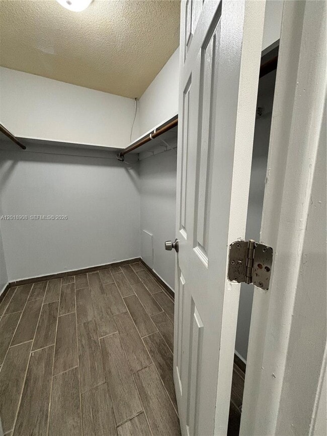Building Photo - 1480 E Sample Rd