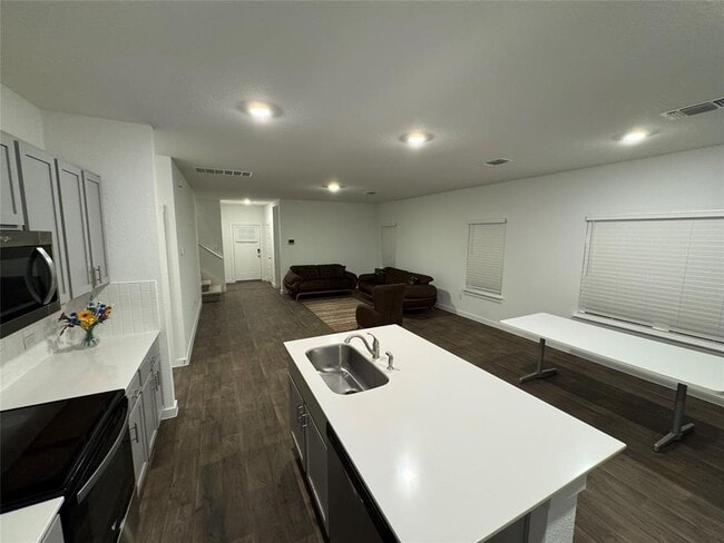 Building Photo - 204 James River Dr