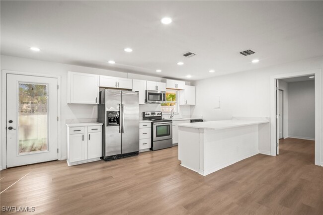 Building Photo - 4293 Island Cir
