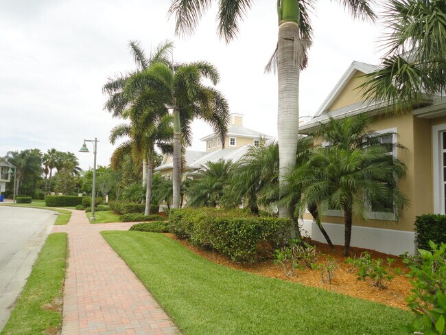 Building Photo - 1825 Bridgepointe Cir