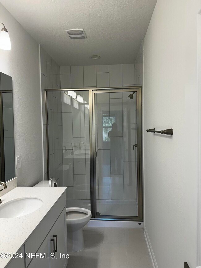 Building Photo - 545 Brandon Lks Dr