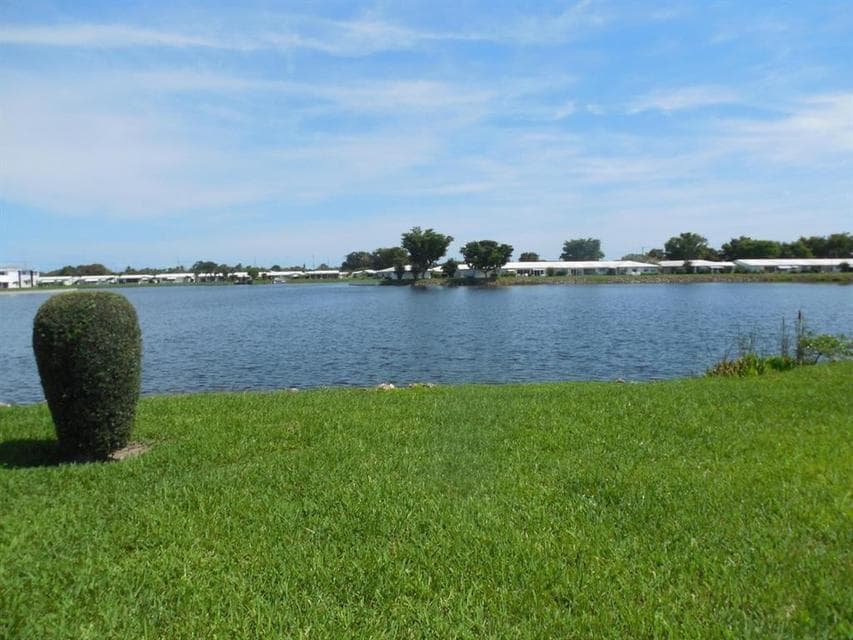 Building Photo - 1116 Lake Ter