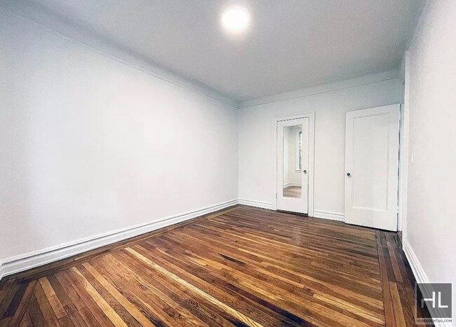 Building Photo - RIVERSIDE DRIVE / Amazing 3-Bed 1-Bath / F...