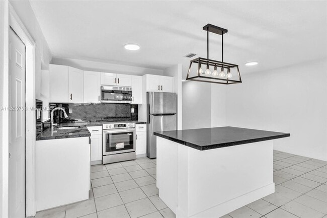 Building Photo - 1515-1517 NW 8th Ave
