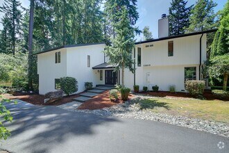 Building Photo - 5Bd/2.5Ba Kirkland Home