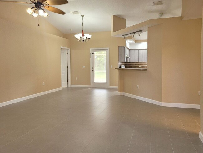 Building Photo - 3/2/2 Rental Home located centrally in Spring Hill FL 34609