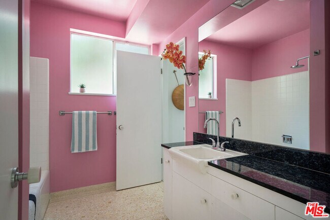 Building Photo - 4575 Dundee Dr