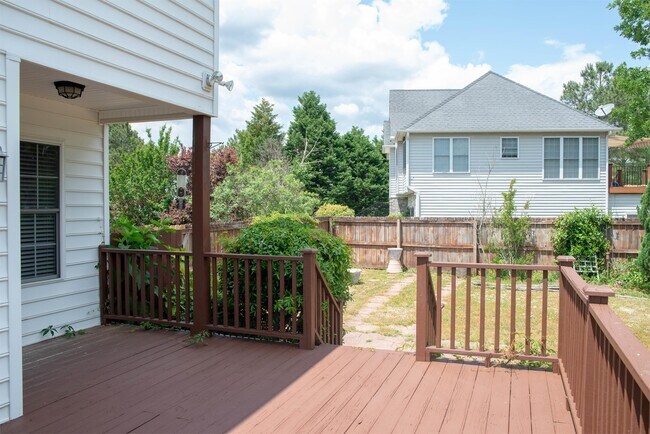 Building Photo - 144 Vail Ct