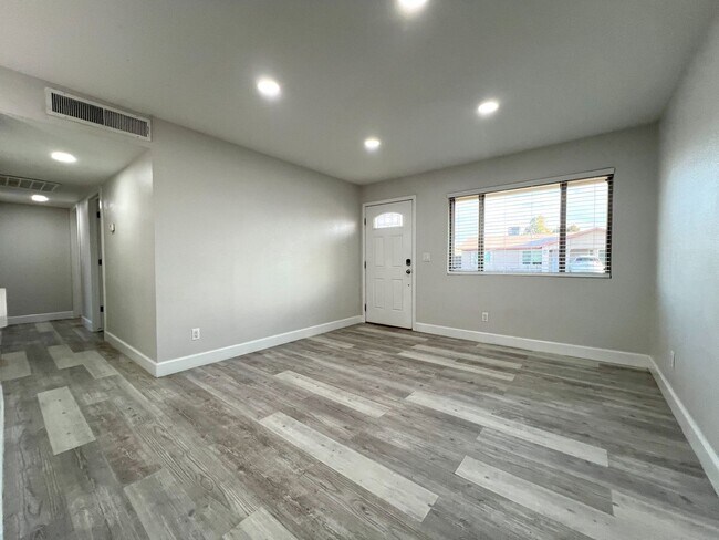 Building Photo - REMODELED 3 BEDROOM PLUS BONUS ROOM/BEDROOM. GREAT BACKYARD