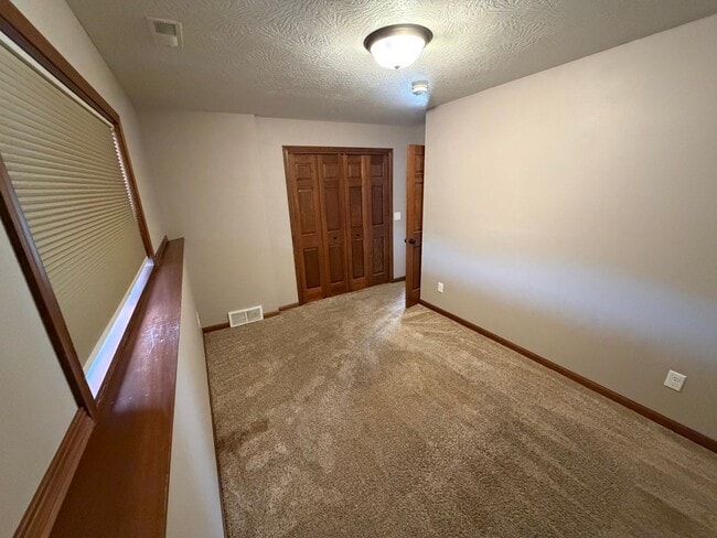 Building Photo - Feels like a New Home!