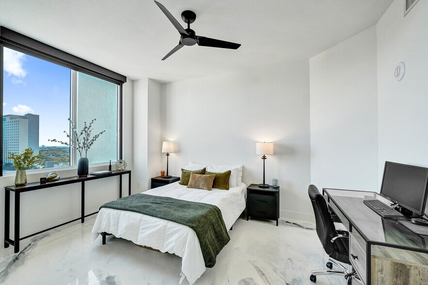 Building Photo - 315 NE 3rd Ave