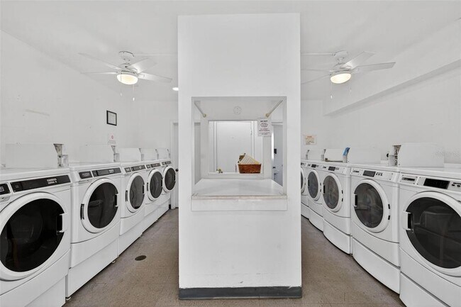 Building Photo - 1200 N Shore Dr NE