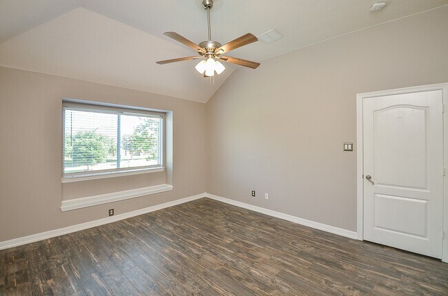 Building Photo - 1407 Kennoway Park Dr