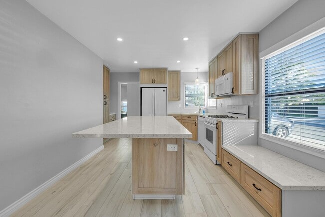 Building Photo - Charming Talmadge 2BR + Bonus Room