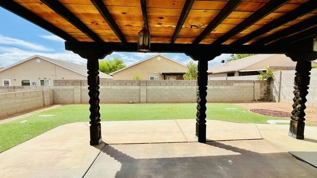Building Photo - 5600 Mesa Ridge Rd NW