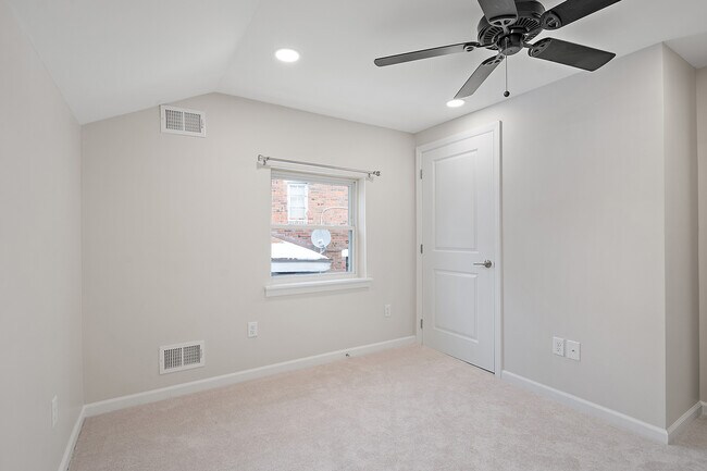 Building Photo - 38 Victory Ln