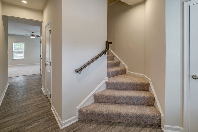 Building Photo - Wonderful townhome