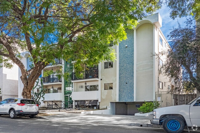 Building Photo - 814 S Wooster St